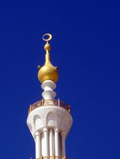 083 Minarethspitze mit Halbmond.JPG